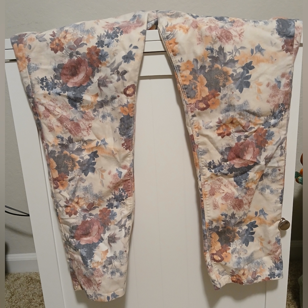 New York & Company Floral Jeans‎ - Picture 3 of 9